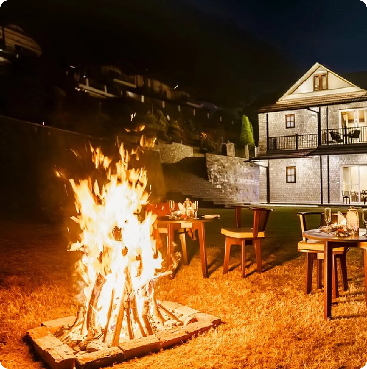 Bonfire and outdoor dining at Willowdale, Naukuchiatal